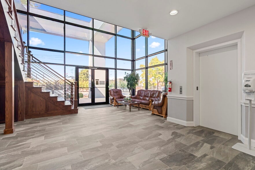 More Photos Of 25010 Oakhurst Dr, Spring Medical For Sale