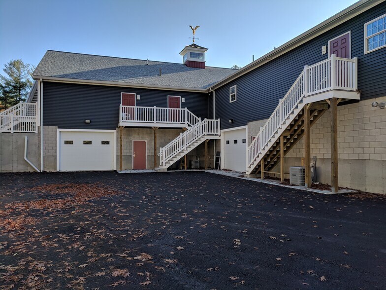 More Photos Of 263 Bedford St, Lakeville Flex For Lease