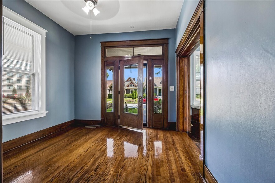 More Photos Of 2151 Monroe Ave, Memphis Office Residential For Sale