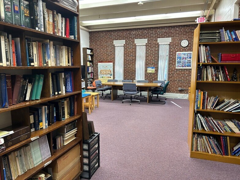 More Photos Of 50 Pamela Rd, Framingham Schools For Lease