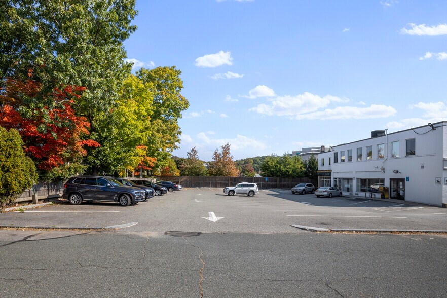 More Photos Of 29-35 Washington St, Wellesley Office For Lease