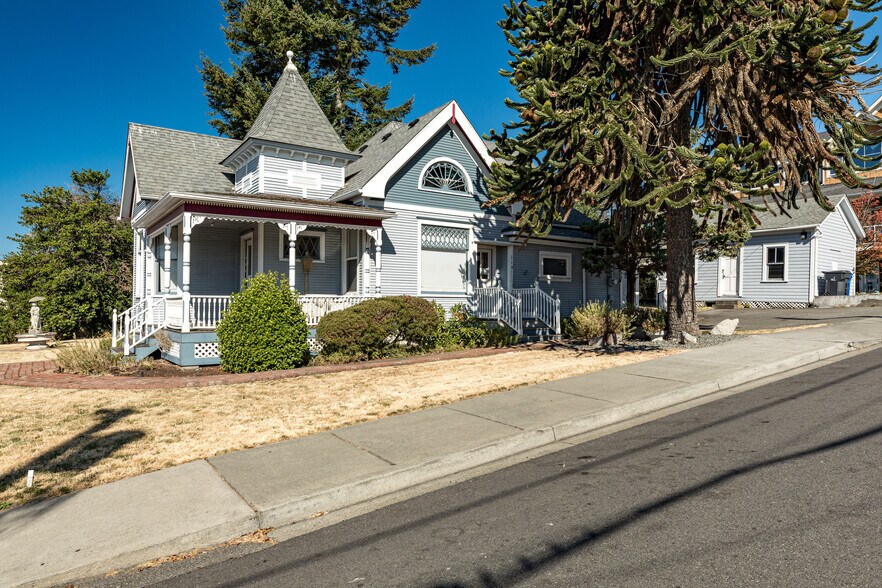 Primary Photo Of 1199 SE Dock St, Oak Harbor General Retail For Lease