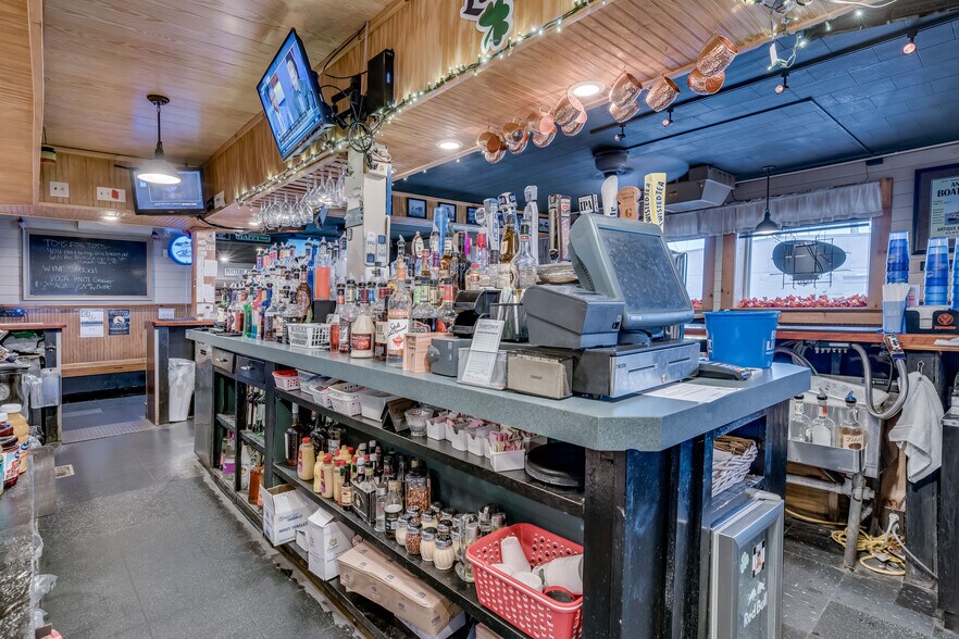 More Photos Of 226 Webb St, Clayton Bar For Sale