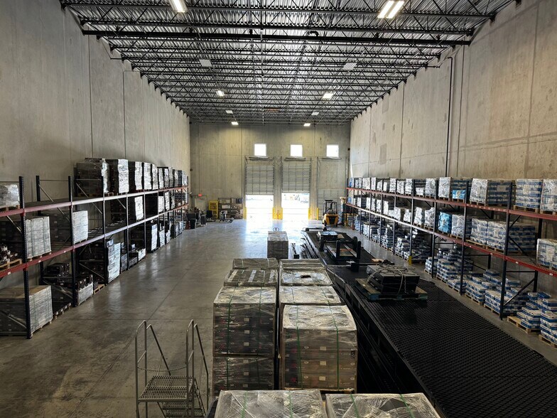 More Photos Of 8565 W 44th Ave, Hialeah Warehouse For Lease