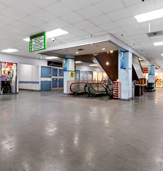 More Photos Of 1015 Crocker St, Los Angeles Storefront For Sale