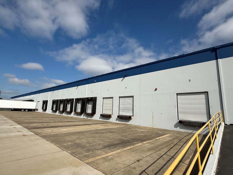 More Photos Of 7728 Wilbur Way, Sacramento Warehouse For Lease
