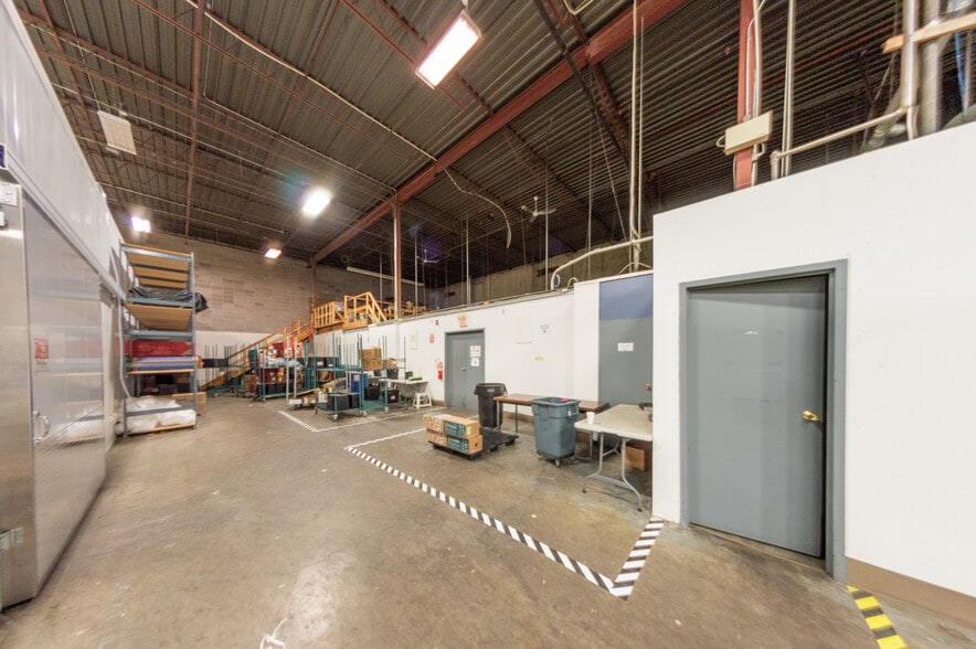 More Photos Of 1108 53rd Ave NE, Calgary Warehouse For Lease