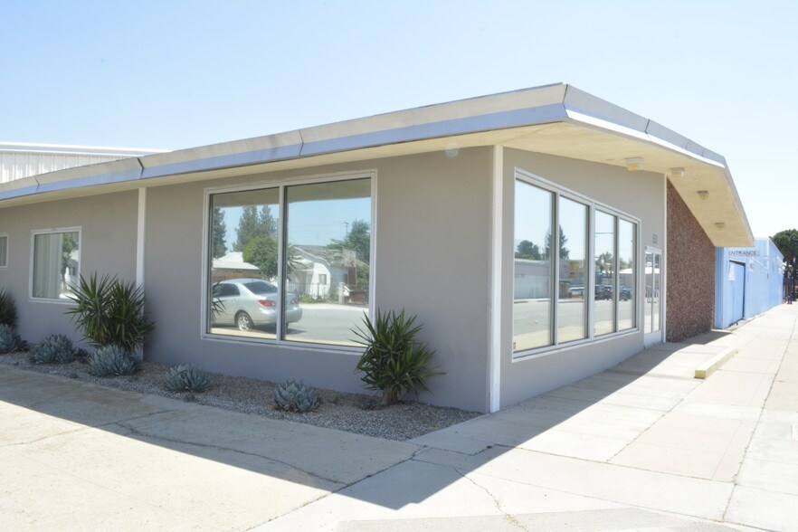 Primary Photo Of 830 21st St, Bakersfield Service For Lease