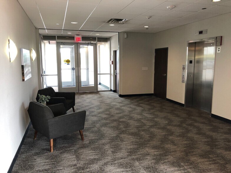 More Photos Of 6640 Shady Oak Rd, Eden Prairie Office For Lease