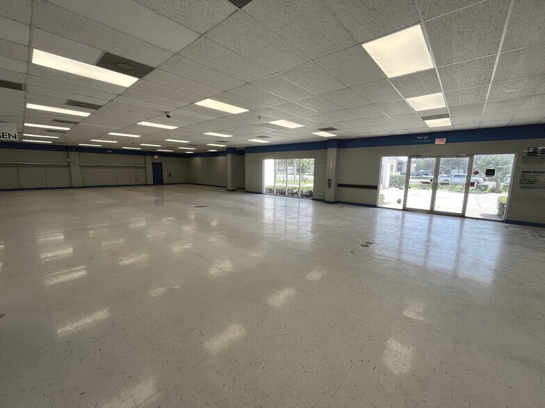 More Photos Of 1210 10th St E, Palmetto Freestanding For Lease