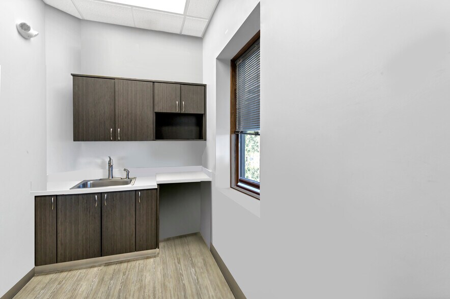 More Photos Of 1000 Randall Rd, Geneva Medical For Lease