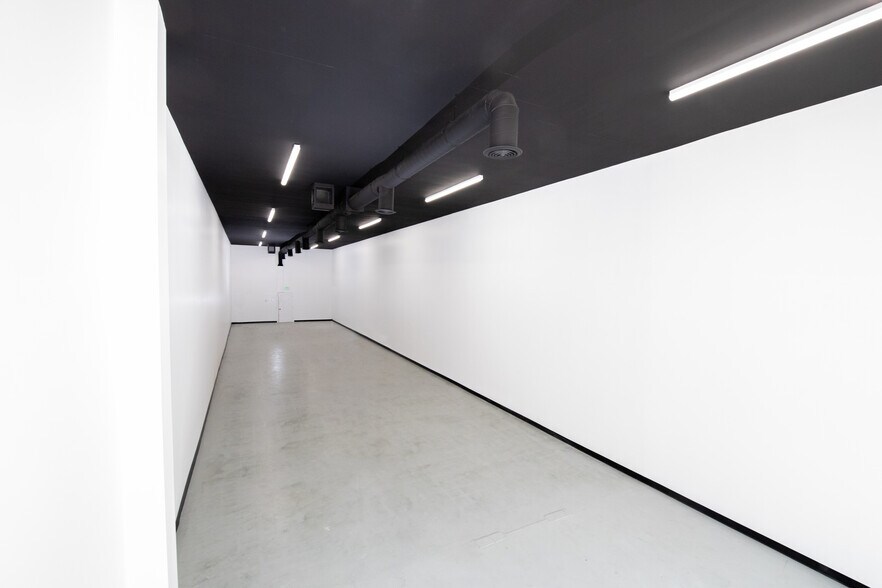 More Photos Of 212 N San Fernando Blvd, Burbank Storefront For Lease