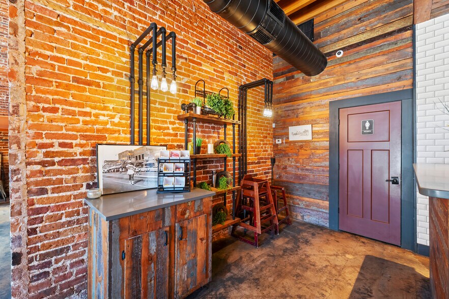 More Photos Of 219-221 N Parler Ave, Saint George Restaurant For Sale