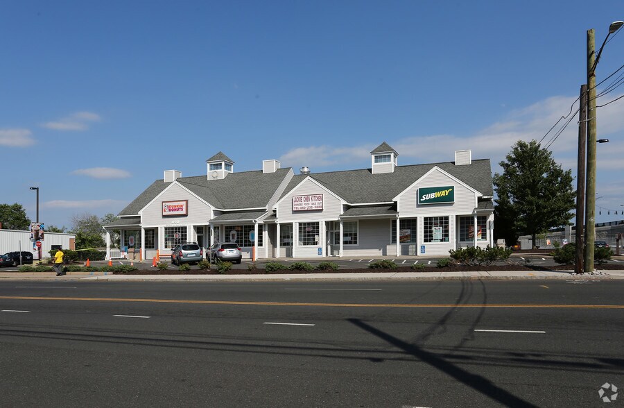 More Photos Of 450 New Park Ave, West Hartford Freestanding For Lease