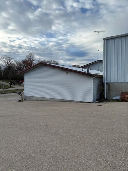 More Photos Of 150 S Hall St, Potosi Office For Sale