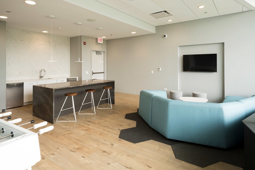 More Photos Of 5113 S Harper Ave, Chicago Coworking Space