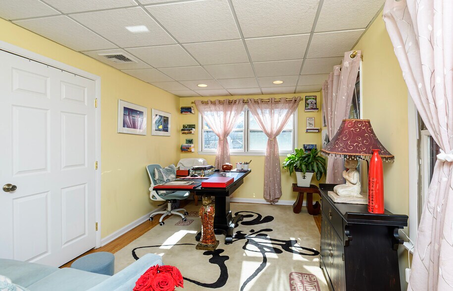 More Photos Of 29 Smull Ave, Caldwell Office Residential For Sale