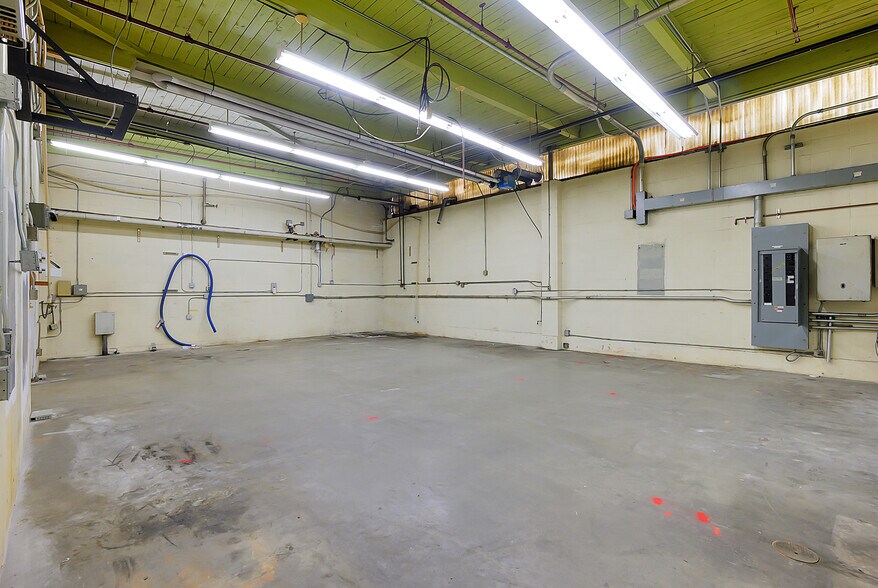 More Photos Of 3220 100th St SW, Everett Distribution For Lease