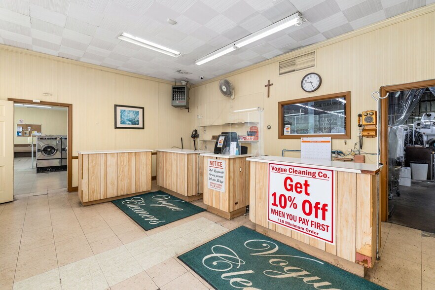 More Photos Of 506 N Main St, Emporia General Retail For Sale