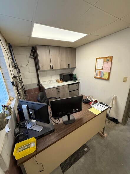 More Photos Of 253 W Old Orchard Trl, Coleman Specialty For Sale