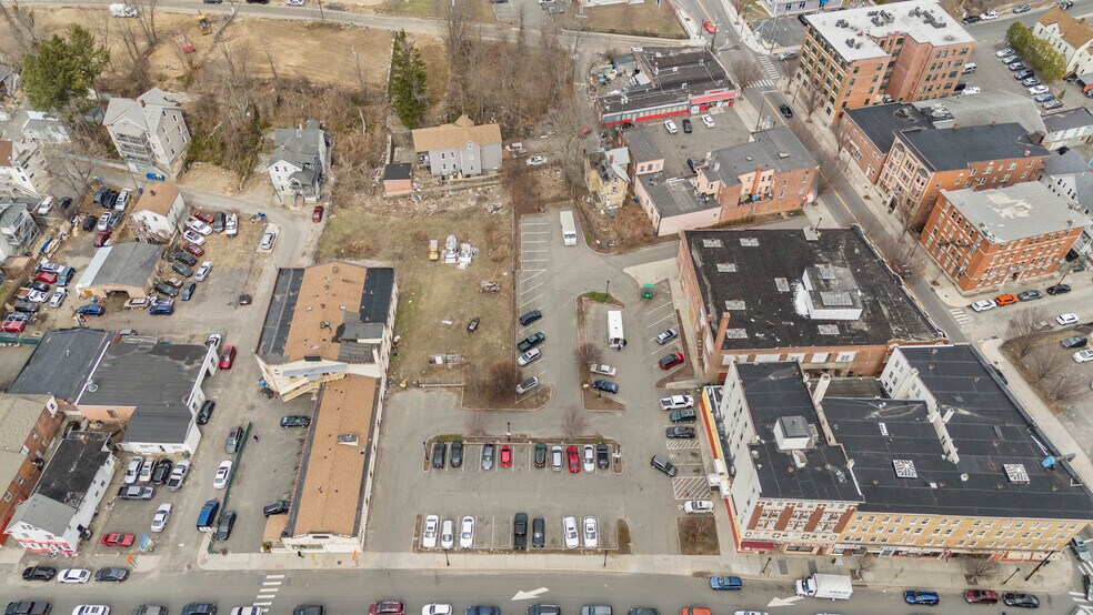 More Photos Of 33 Willow St, Waterbury Apartments For Sale