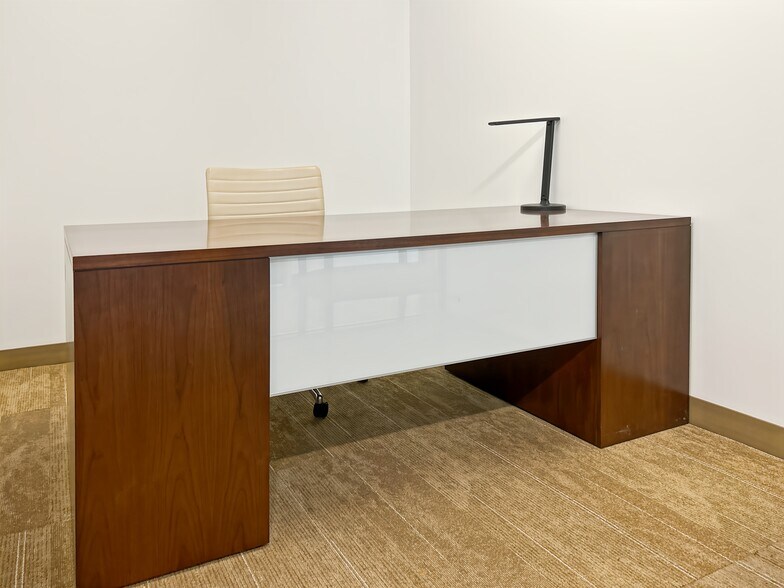 More Photos Of 11740 Katy Fwy, Houston Coworking Space