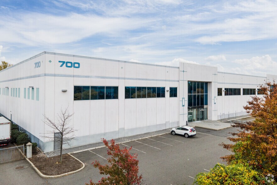 Primary Photo Of 700 Penhorn Ave, Secaucus Warehouse For Lease