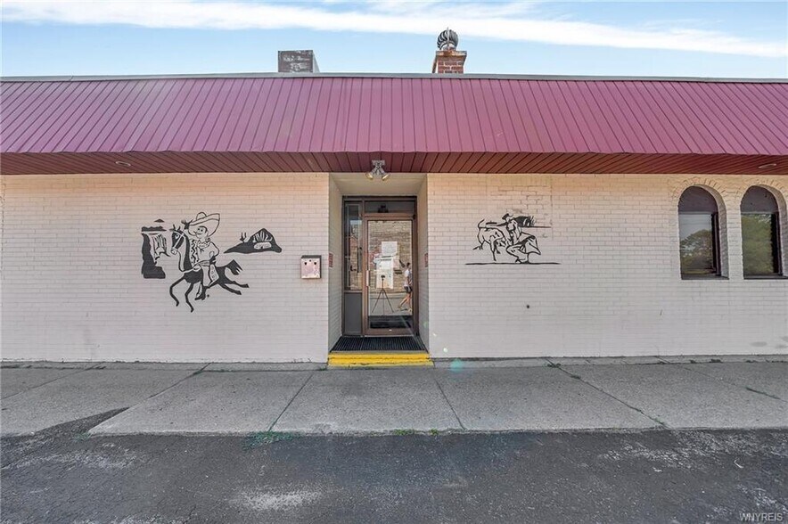 More Photos Of 3019 Pine Ave, Niagara Falls Restaurant For Sale