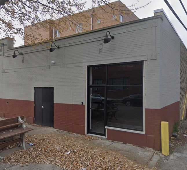 Primary Photo Of 2434 W Montrose Ave, Chicago Restaurant For Lease