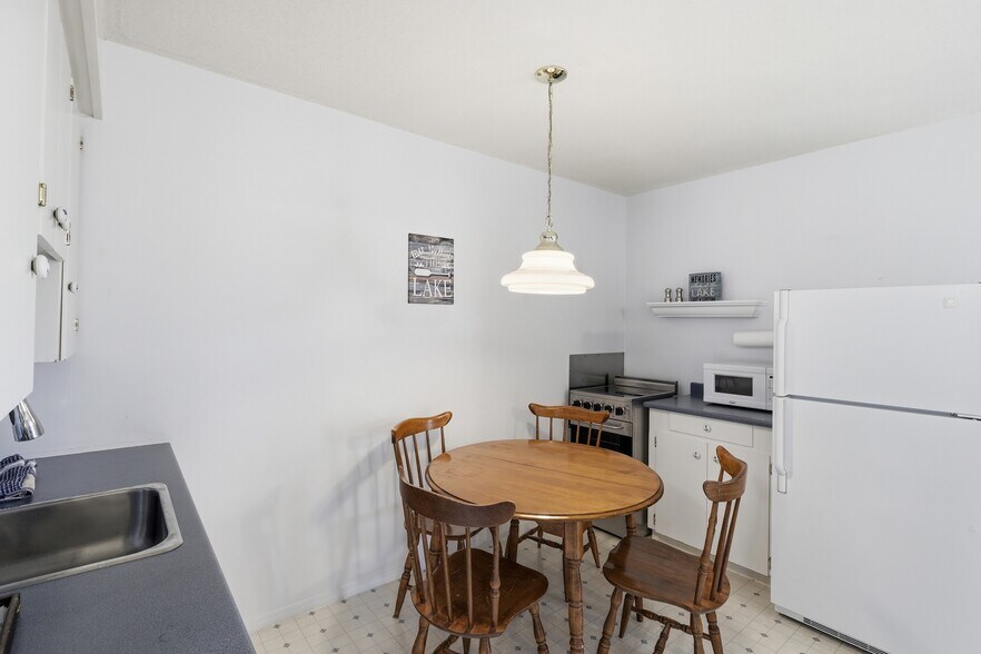 More Photos Of 7001 Savona Access Rd, Thompson-Nicola Hotel For Sale