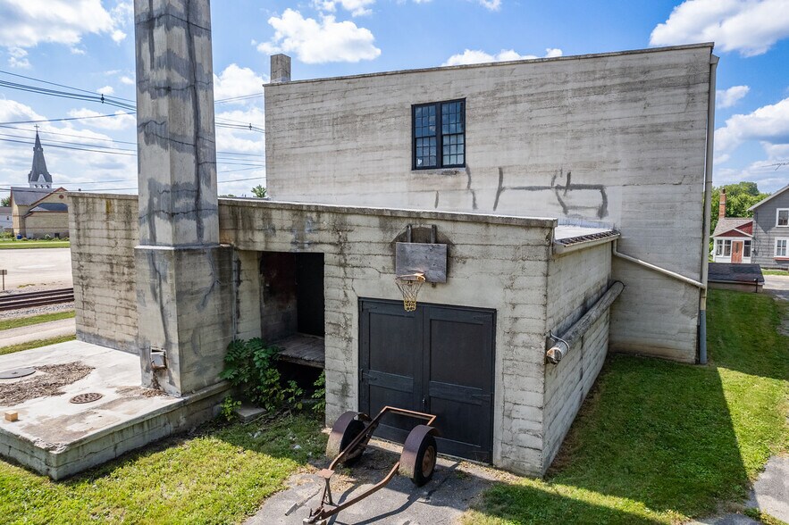 More Photos Of 336 N Spring St, Columbus Light Manufacturing For Sale