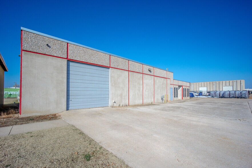 More Photos Of 3152 Broce Dr, Norman Light Manufacturing For Lease