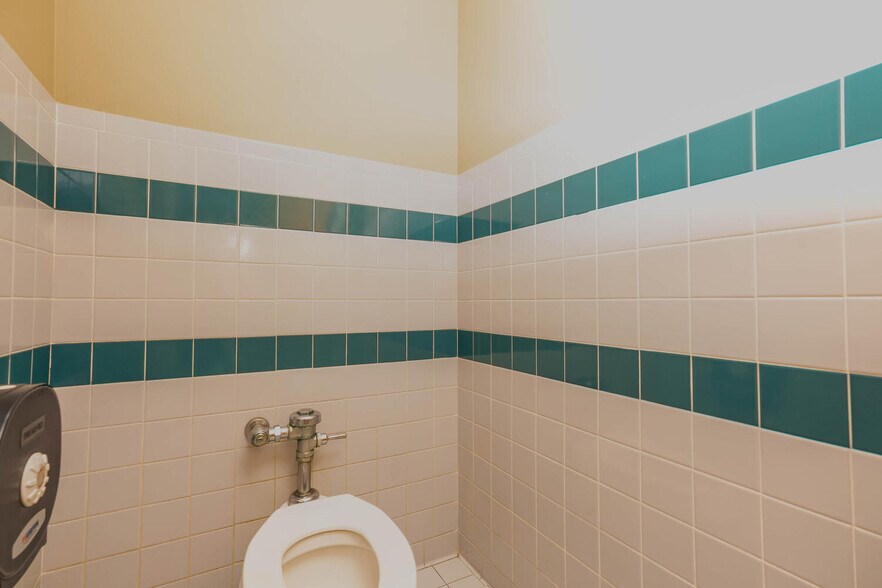 More Photos Of 2081 Mesa Valley Way, Austell Specialty For Sale