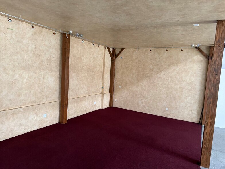More Photos Of 2720 Taxiway Delta Ste 60, Carson City Airplane Hangar For Sale
