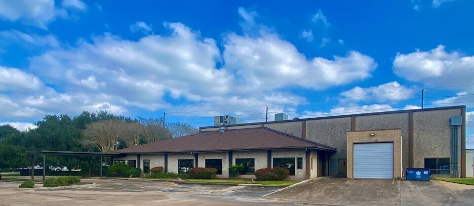 More Photos Of 10450 Corporate Dr, Sugar Land Manufacturing For Sale
