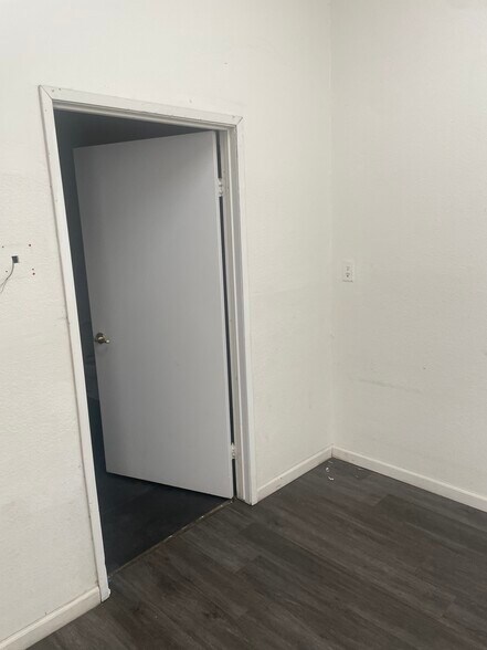 More Photos Of 16438-16460 S Cambridge Dr, Lathrop General Retail For Lease