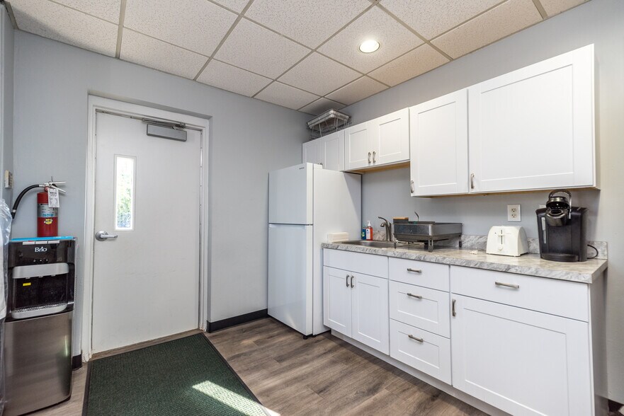 More Photos Of 301 West Chester Pike, Havertown Medical For Sale