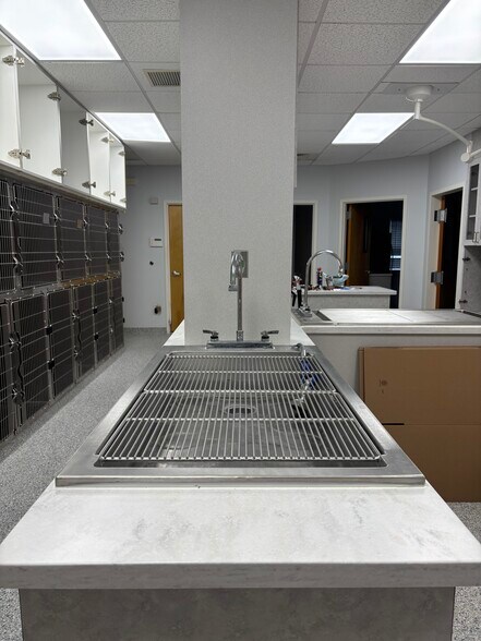 More Photos Of 9 Avonwood Rd, Avon Freestanding For Lease