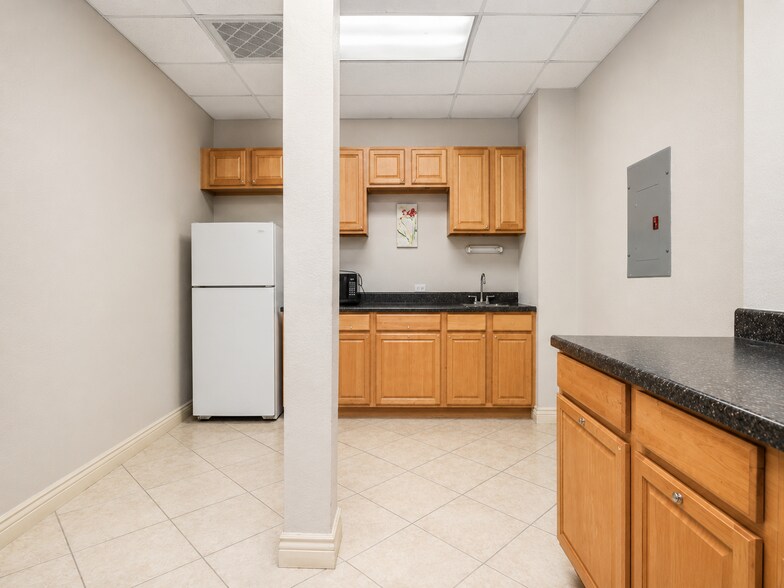 More Photos Of 9042-9108 US Highway 19, Port Richey Office For Lease