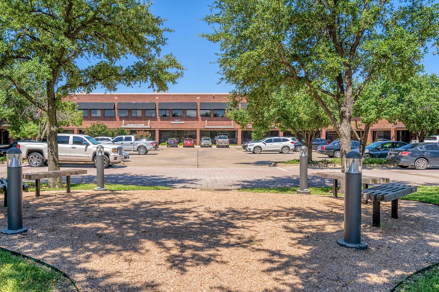 More Photos Of 3410 Midcourt Rd, Carrollton Showroom For Lease