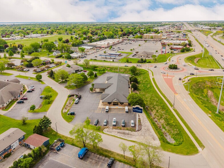 More Photos Of 1875 West Pointe Dr, Oshkosh Medical For Sale