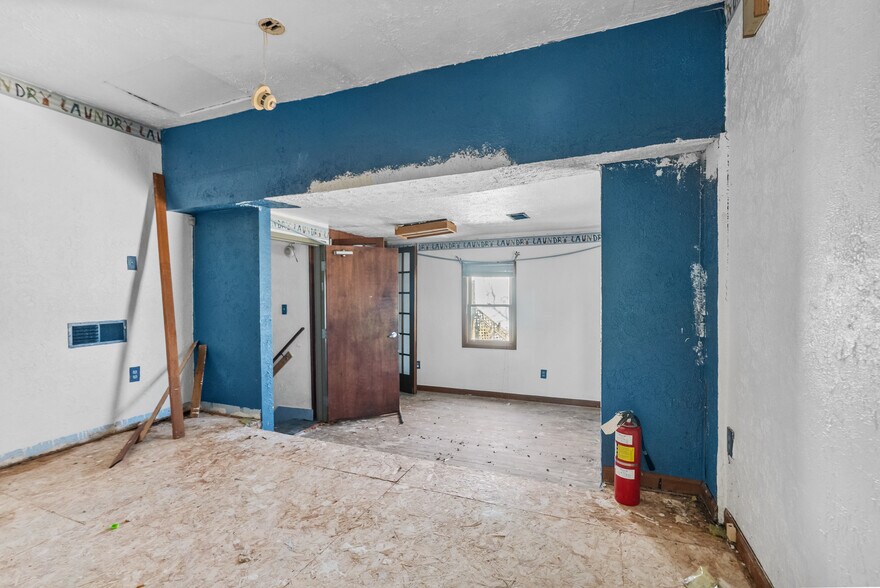 More Photos Of 724 N Broadway, Lexington Freestanding For Sale