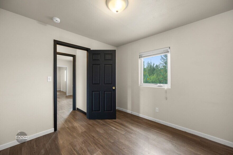 More Photos Of 5320 W Parks Hwy, Wasilla General Retail For Sale