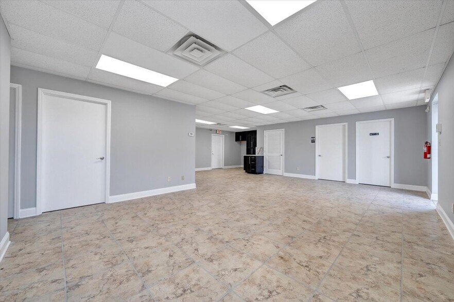 More Photos Of 2214-2216 Patterson Ave, Roanoke Showroom For Sale