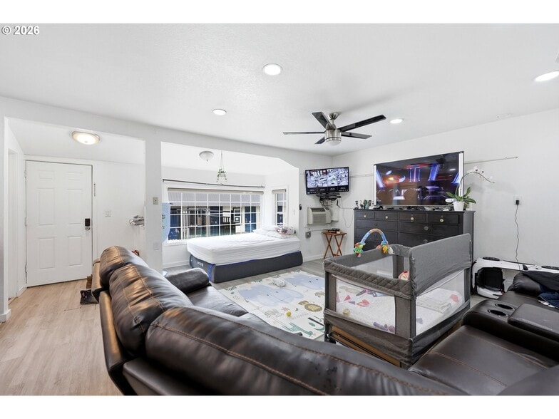 More Photos Of 11324 NE Sandy Blvd, Portland Hotel For Sale