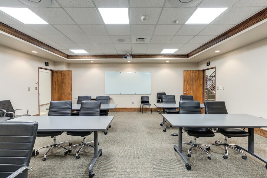 More Photos Of 3802-3806 Interstate 27, Lubbock Office For Sale