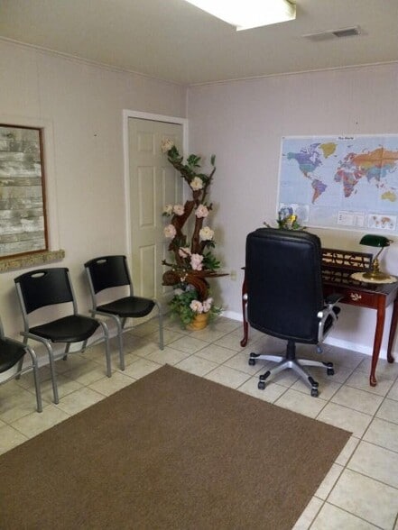 More Photos Of 1801 S 5th St, Leesville Hotel For Sale