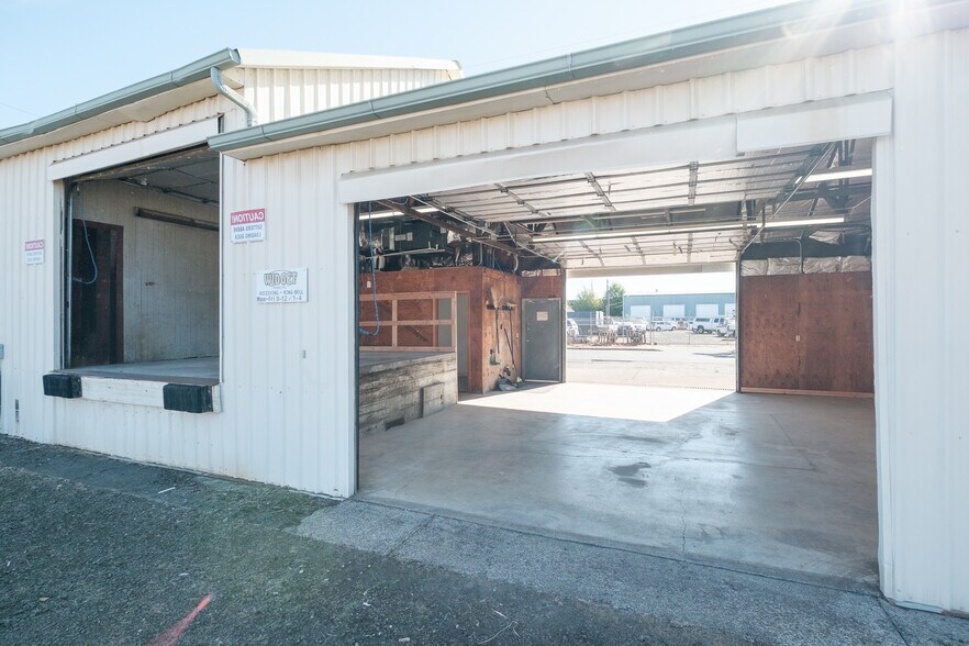 More Photos Of 500 Queen Ave SW, Albany Service For Sale