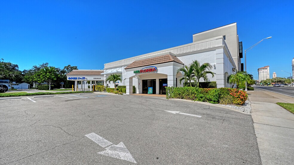 More Photos Of 544 S Washington Blvd, Sarasota Freestanding For Lease