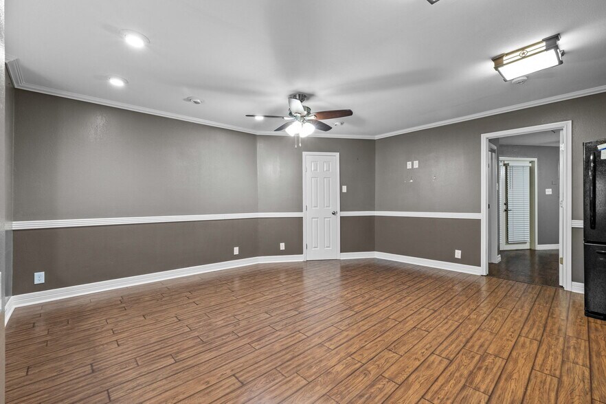 More Photos Of 7648 Broadview Dr, Houston Apartments For Sale